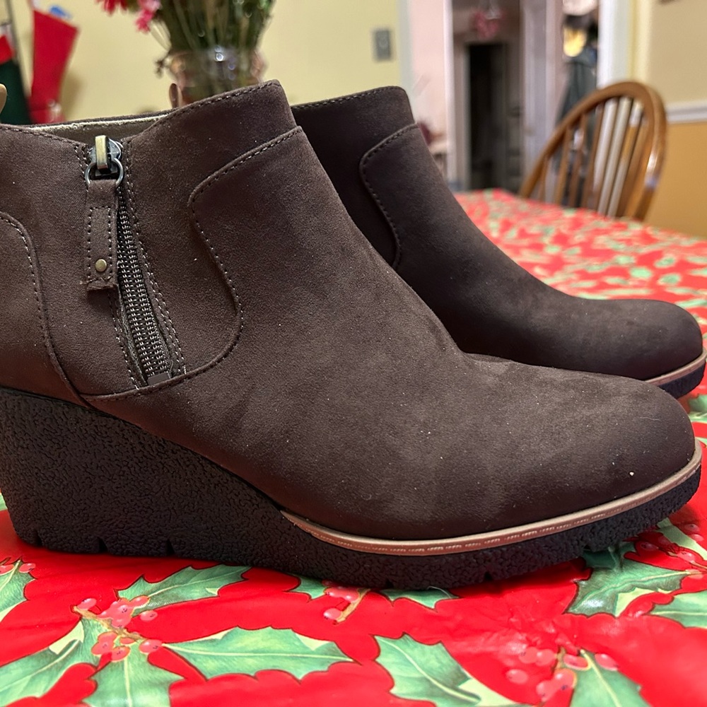 Ladies Dr. Scholl’s Bianca Wedge bootie 8.5 Chocolate
